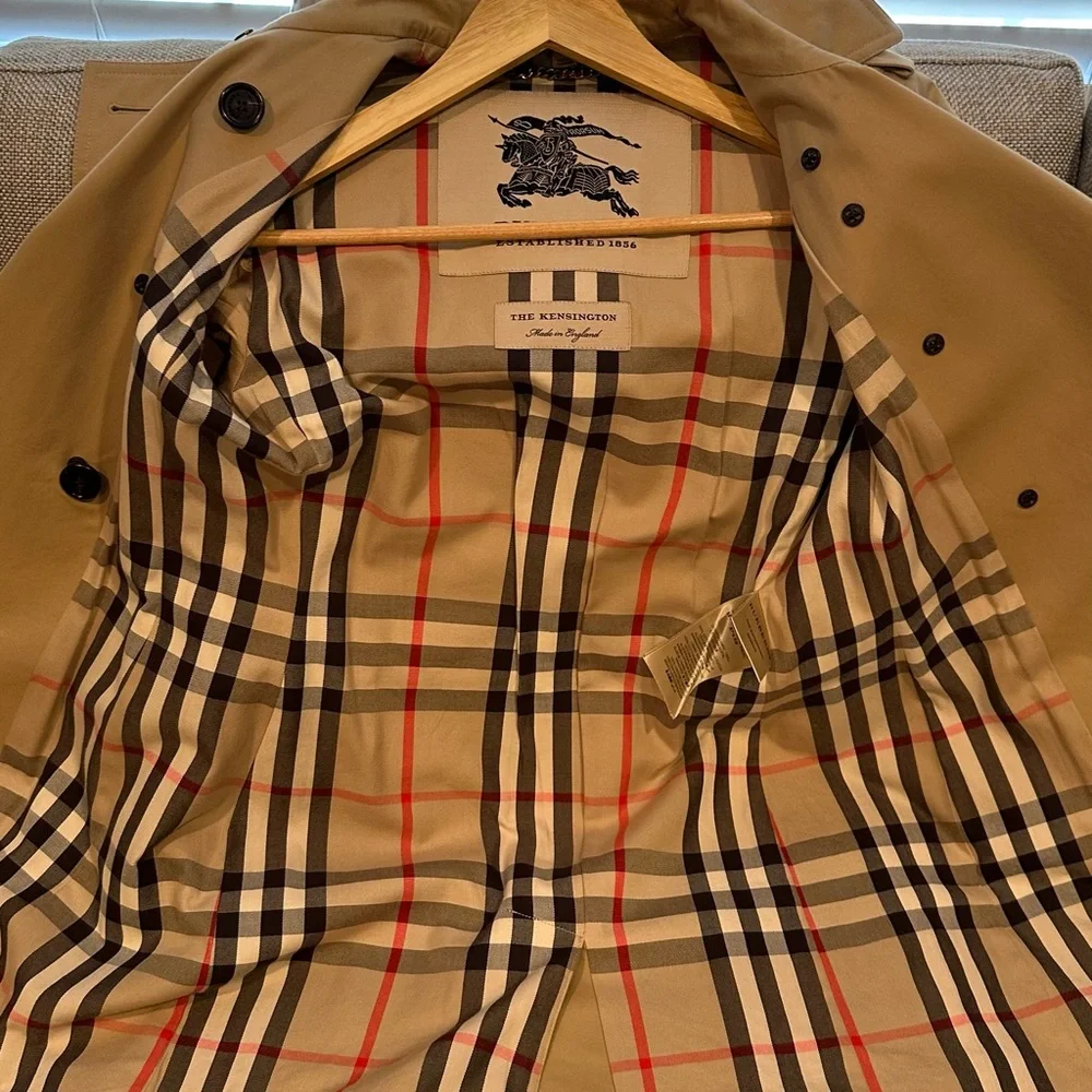 Authentic Burberry Kensington Heritage Trench Coat - Picture 6 of 9